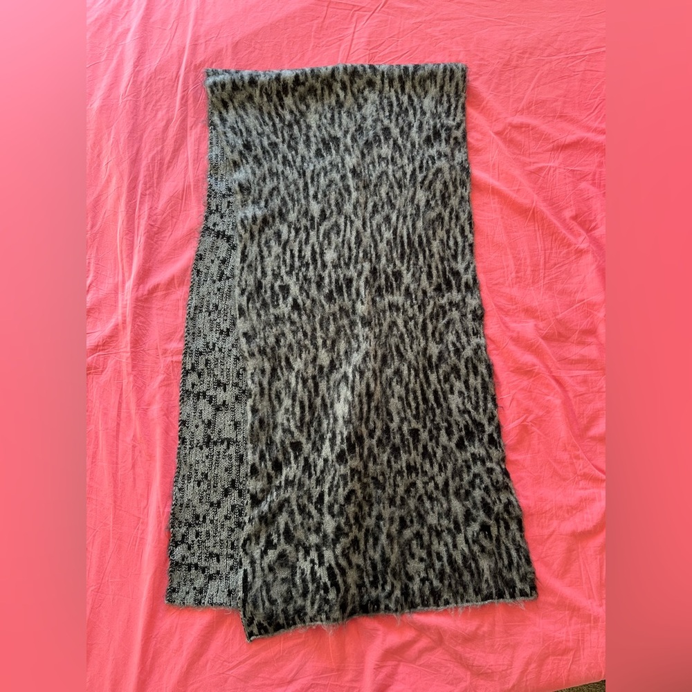 NWOT - H&M oversized wool blend scarf - black gray